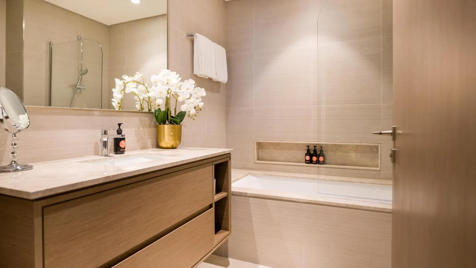 Easygo-Core Luxury 2Bdr In Grande Signature Res Panoramic View Dubai